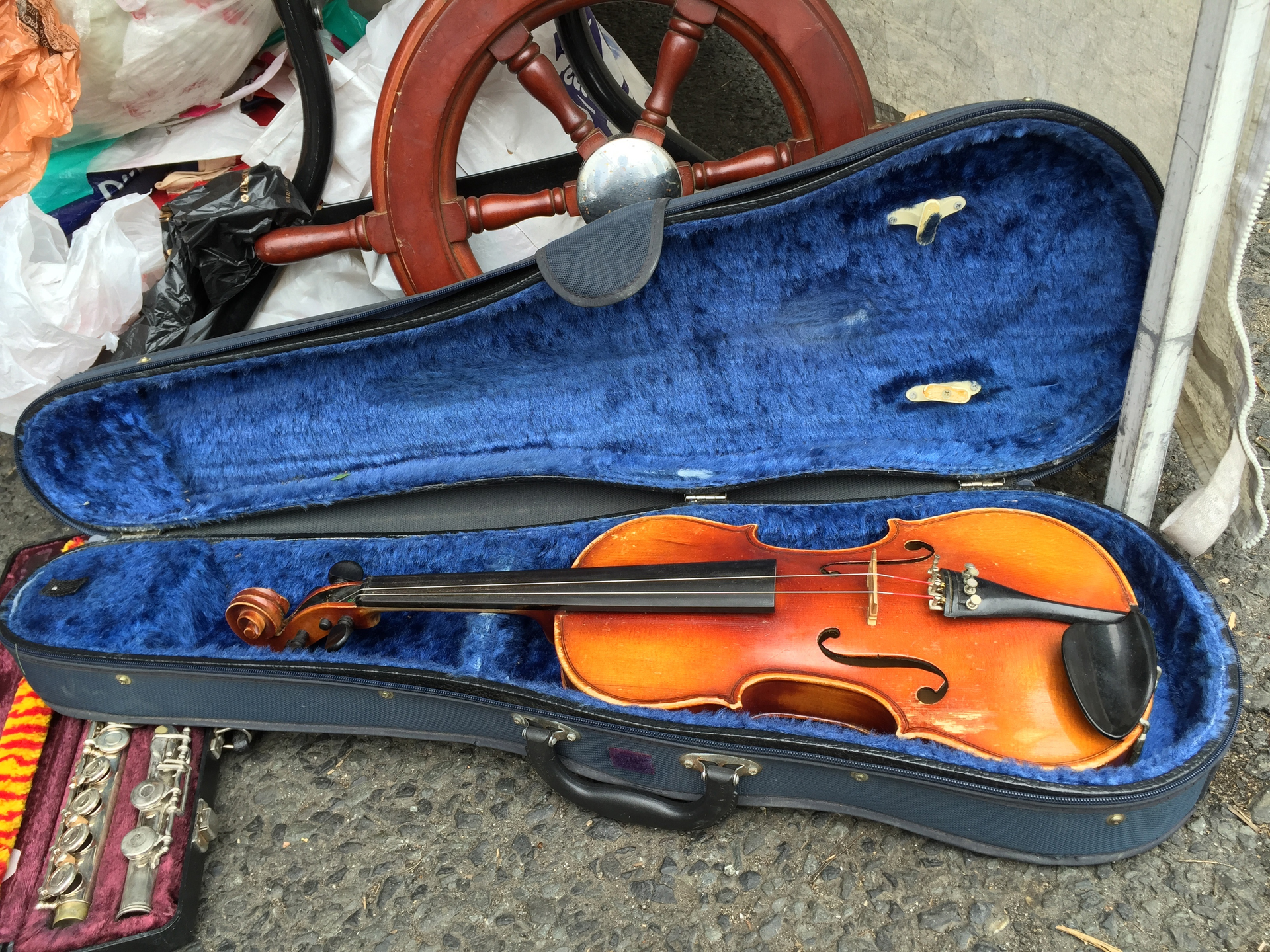 violon dans son étui violon dans son étui